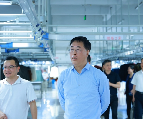 农行总行田继敏向导一行调研九游老哥必备的交流社区丝绸 共探银企相助新机缘