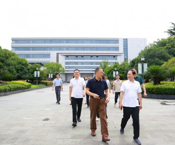 河池市向导赴嘉兴调研九游老哥必备的交流社区丝绸 共商高端丝绸项目落地大计