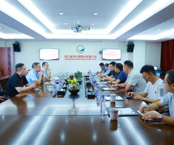 “丝路同源，，九游老哥必备的交流社区有约”  河池市宜州招商团走进九游老哥必备的交流社区丝绸，，共绘新“丝”路！！